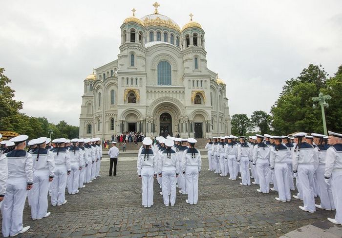 Святейший Патриарх Кирилл совершил Литургию в Никольском Морском соборе в Кронштадте