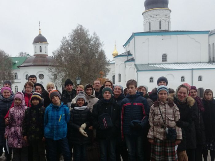 Об октябрьской поездке Воскресной школы в Псков - Печоры: репортаж