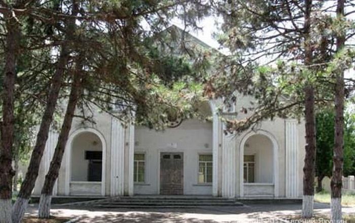 Феодосийская, пгт. Ленино, Крым (храм)