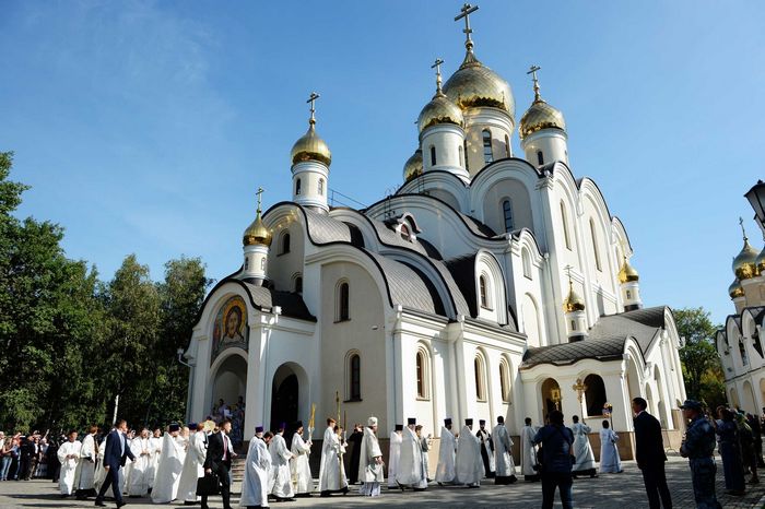 Патриарх совершил чин великого освящения нового храма с престолом в честь Иоанна Кронштадтского