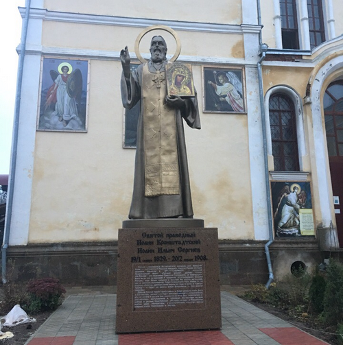 В Вышневолоцком Казанском монастыре установлен памятник св. прав. Иоанну Кронштадтскому