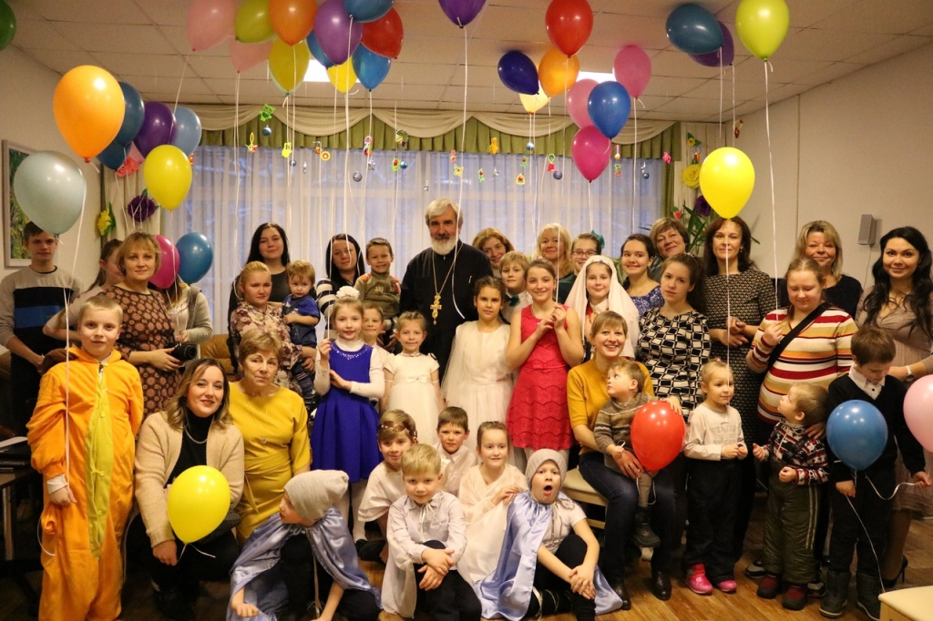 Воскресная школа храма Иоанна Кронштадтского в Санкт-Петербурге поздравила «Маленькую маму»