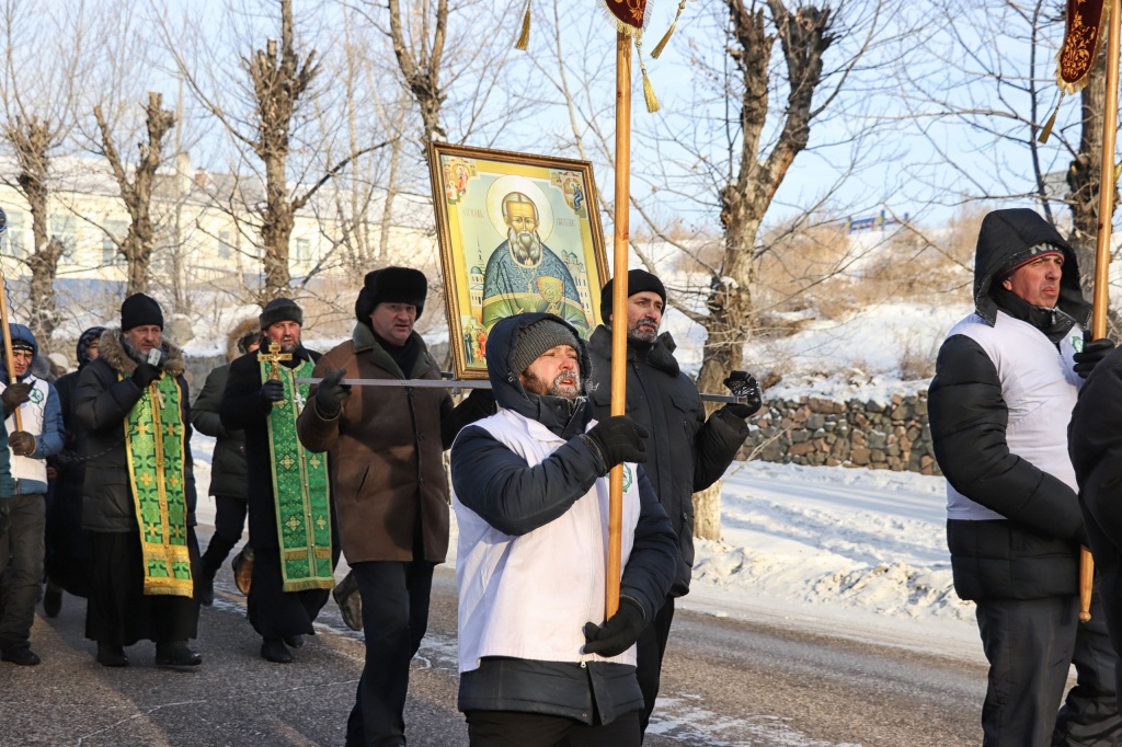 Крестный ход, посвященный памяти Батюшки, в Улан -Удэ провело православное общество им. Иоанна Кронштадтского «Трезвение»